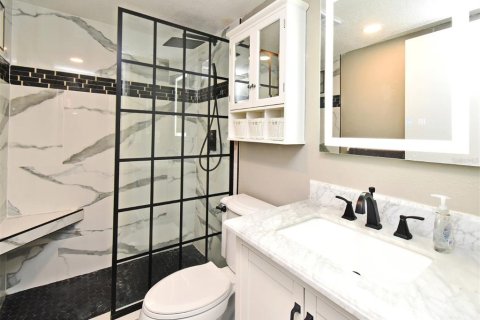 Condo in Cocoa Beach, Florida, 2 bedrooms  № 2108974 - photo 24