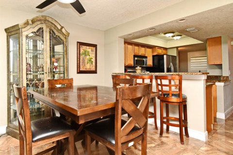Condo in Cocoa Beach, Florida, 2 bedrooms  № 2108974 - photo 6