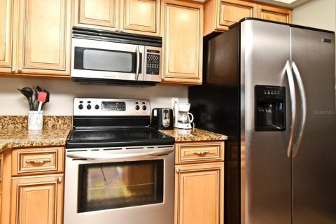 Condo in Cocoa Beach, Florida, 2 bedrooms  № 2108974 - photo 10