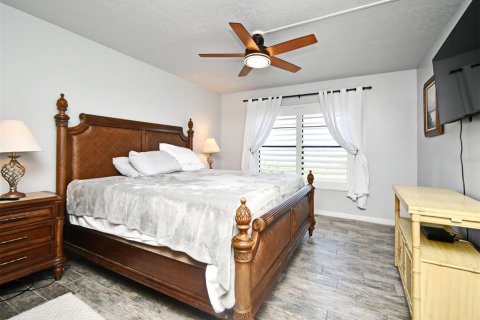 Condo in Cocoa Beach, Florida, 2 bedrooms  № 2108974 - photo 21
