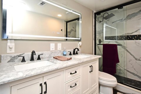 Condo in Cocoa Beach, Florida, 2 bedrooms  № 2108974 - photo 29