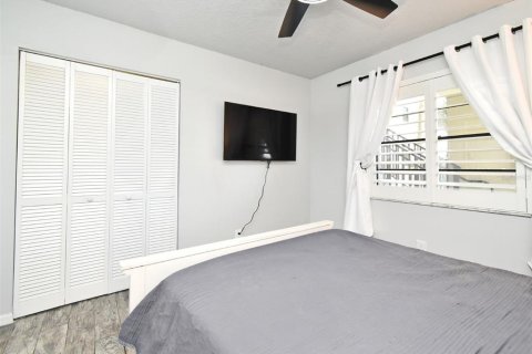 Condo in Cocoa Beach, Florida, 2 bedrooms  № 2108974 - photo 28
