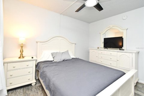 Condo in Cocoa Beach, Florida, 2 bedrooms  № 2108974 - photo 26
