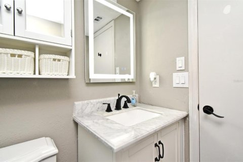 Condo in Cocoa Beach, Florida, 2 bedrooms  № 2108974 - photo 30