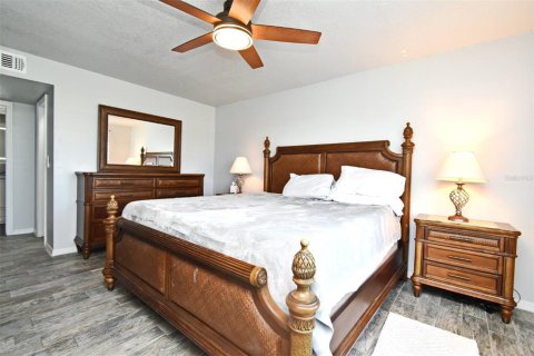 Condo in Cocoa Beach, Florida, 2 bedrooms  № 2108974 - photo 20