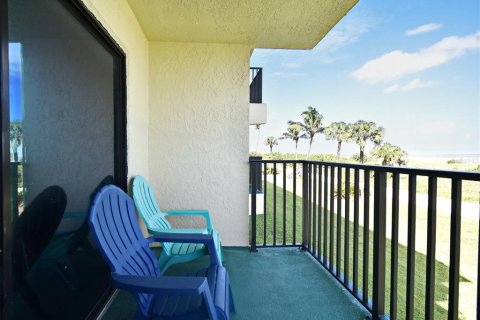 Condo in Cocoa Beach, Florida, 2 bedrooms  № 2108974 - photo 18