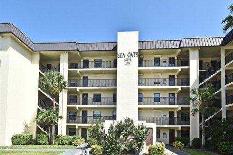 Condo in Cocoa Beach, Florida, 2 bedrooms  № 2108974 - photo 2