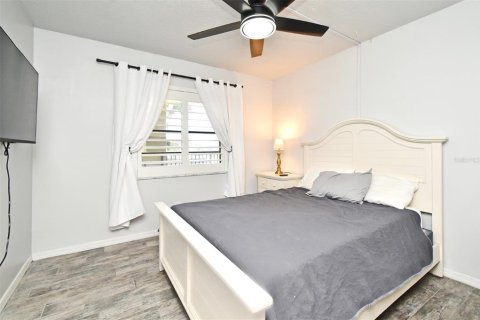 Condo in Cocoa Beach, Florida, 2 bedrooms  № 2108974 - photo 27