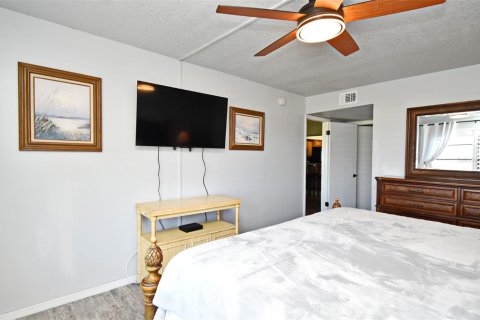 Condo in Cocoa Beach, Florida, 2 bedrooms  № 2108974 - photo 19