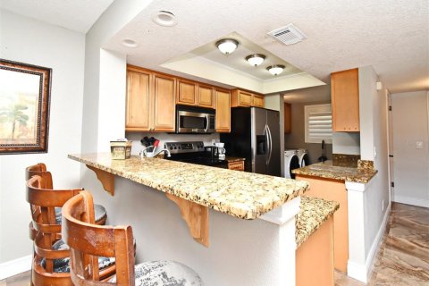 Condo in Cocoa Beach, Florida, 2 bedrooms  № 2108974 - photo 7