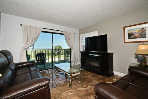 Condo in Cocoa Beach, Florida, 2 bedrooms  № 2108974 - photo 14
