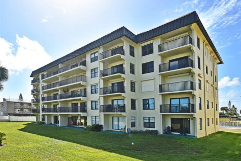 Condo in Cocoa Beach, Florida, 2 bedrooms  № 2108974