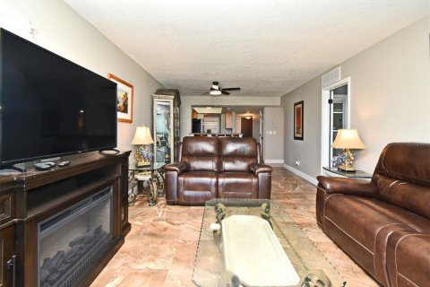 Condo in Cocoa Beach, Florida, 2 bedrooms  № 2108974 - photo 5