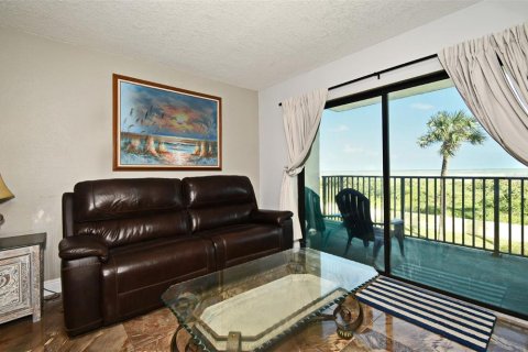 Condo in Cocoa Beach, Florida, 2 bedrooms  № 2108974 - photo 16