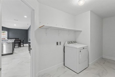 House in Bartow, Florida 4 bedrooms, 174.47 sq.m. № 2323318 - photo 16