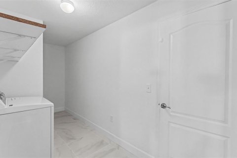 House in Bartow, Florida 4 bedrooms, 174.47 sq.m. № 2323318 - photo 17