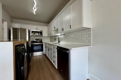 Купить кондоминиум в Майами, Флорида 2 спальни, 108.7м2, № 2025523 - фото 24