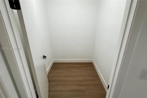 Купить кондоминиум в Майами, Флорида 2 спальни, 108.7м2, № 2025523 - фото 10