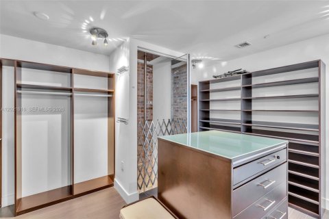 Condo in Miami, Florida, 2 bedrooms  № 2077910 - photo 16