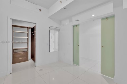 Condo in Miami, Florida, 2 bedrooms  № 2077910 - photo 20
