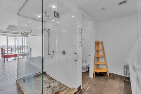 Condo in Miami, Florida, 2 bedrooms  № 2077910 - photo 12