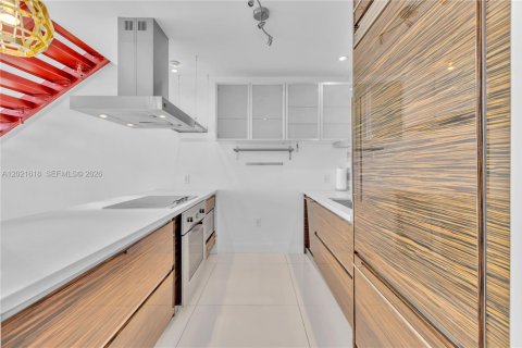 Condo in Miami, Florida, 2 bedrooms  № 2077910 - photo 8