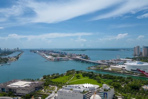 Condo in Miami, Florida, 2 bedrooms  № 2077910 - photo 3