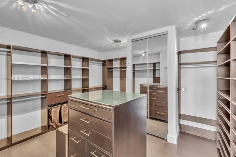 Condo in Miami, Florida, 2 bedrooms  № 2077910 - photo 15