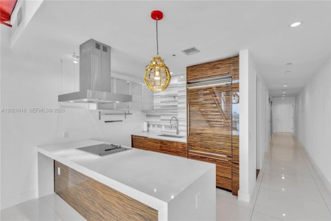 Condo in Miami, Florida, 2 bedrooms  № 2077910 - photo 7