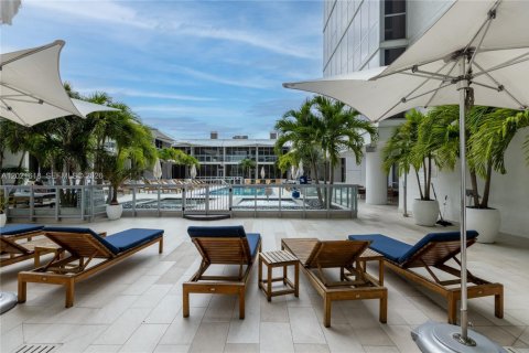 Condo in Miami, Florida, 2 bedrooms  № 2077910 - photo 22