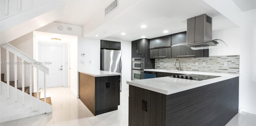 Таунхаус в Авентура, Флорида 3 спальни, 123.56м2 № 2056971