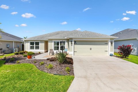 House in The Villages, Florida 3 bedrooms, 145.76 sq.m. № 2304512