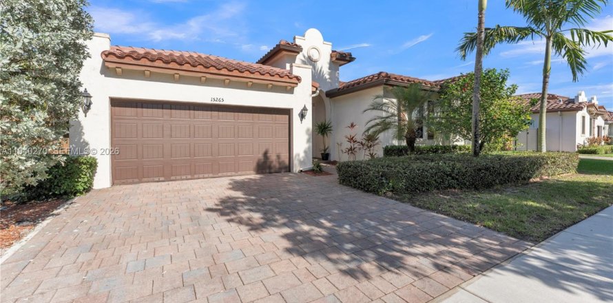 Дом в Майами, Флорида 4 спальни, 210.42м2 № 1997373