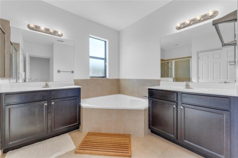 Купить виллу или дом в Майами, Флорида 4 спальни, 210.42м2, № 1997373 - фото 15