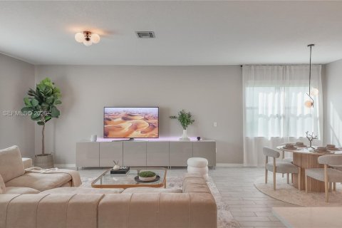 House in Tamarac, Florida 4 bedrooms, 218.97 sq.m. № 2065202 - photo 2