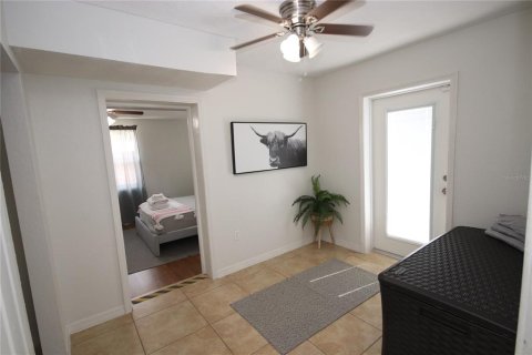 House in Tampa, Florida 4 bedrooms, 129.23 sq.m. № 2229592 - photo 12