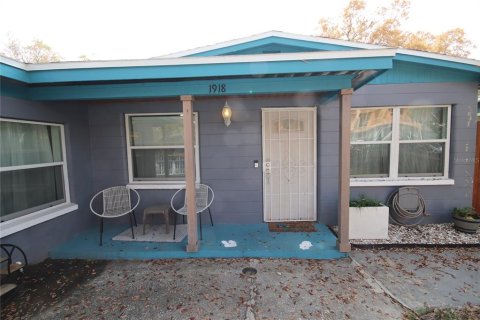 House in Tampa, Florida 4 bedrooms, 129.23 sq.m. № 2229592 - photo 24