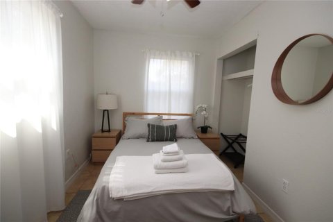 House in Tampa, Florida 4 bedrooms, 129.23 sq.m. № 2229592 - photo 15