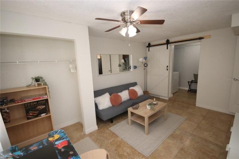 House in Tampa, Florida 4 bedrooms, 129.23 sq.m. № 2229592 - photo 7