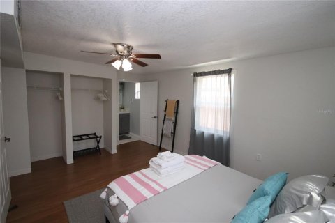 House in Tampa, Florida 4 bedrooms, 129.23 sq.m. № 2229592 - photo 18