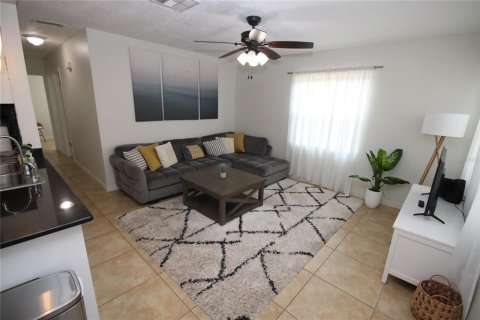 House in Tampa, Florida 4 bedrooms, 129.23 sq.m. № 2229592 - photo 10
