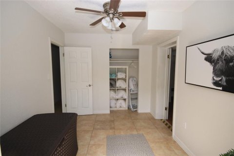 House in Tampa, Florida 4 bedrooms, 129.23 sq.m. № 2229592 - photo 13