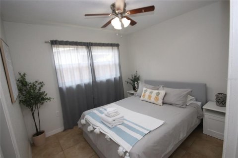 House in Tampa, Florida 4 bedrooms, 129.23 sq.m. № 2229592 - photo 16