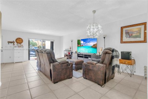 Townhouse in Miami, Florida 3 bedrooms, 151.34 sq.m. № 2012512 - photo 6