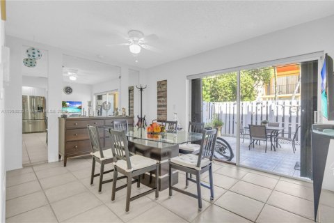 Townhouse in Miami, Florida 3 bedrooms, 151.34 sq.m. № 2012512 - photo 9