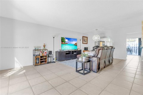 Townhouse in Miami, Florida 3 bedrooms, 151.34 sq.m. № 2012512 - photo 4