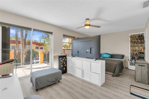 Townhouse in Miami, Florida 3 bedrooms, 151.34 sq.m. № 2012512 - photo 19