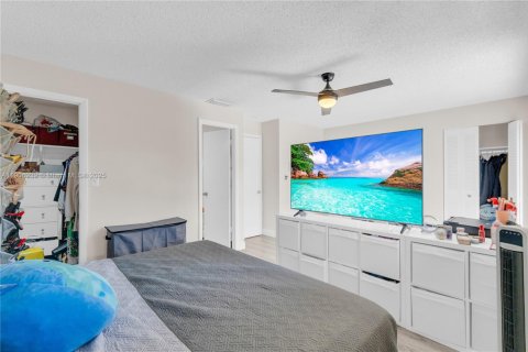 Townhouse in Miami, Florida 3 bedrooms, 151.34 sq.m. № 2012512 - photo 21