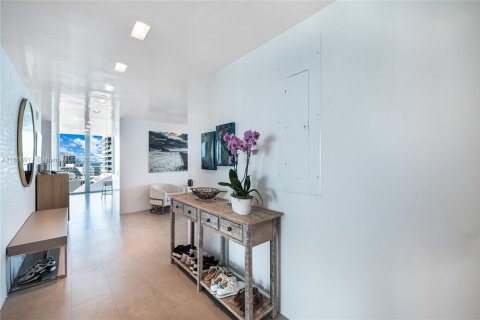 Condo in Miami Beach, Florida, 4 bedrooms  № 1922245 - photo 17