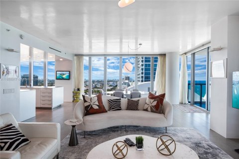 Condo in Miami Beach, Florida, 4 bedrooms  № 1922245 - photo 12